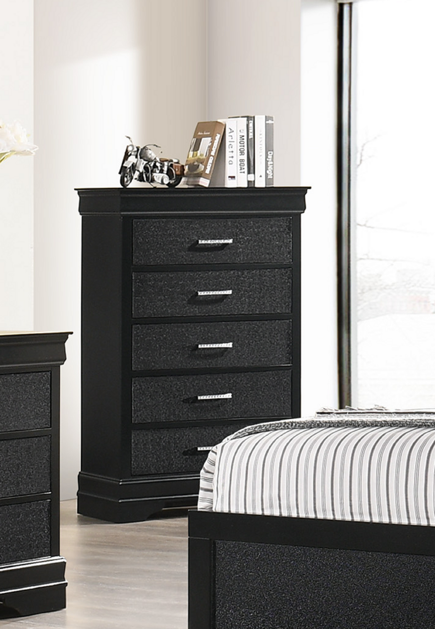 Black Modern 5-Drawer Solid Wood Chest Bedroom Dresser