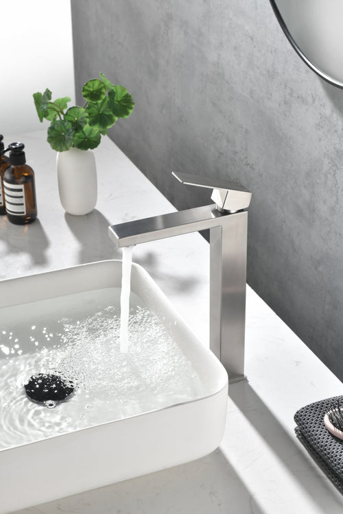 Single Handle Bathroom Sink Faucet with Supply Hose