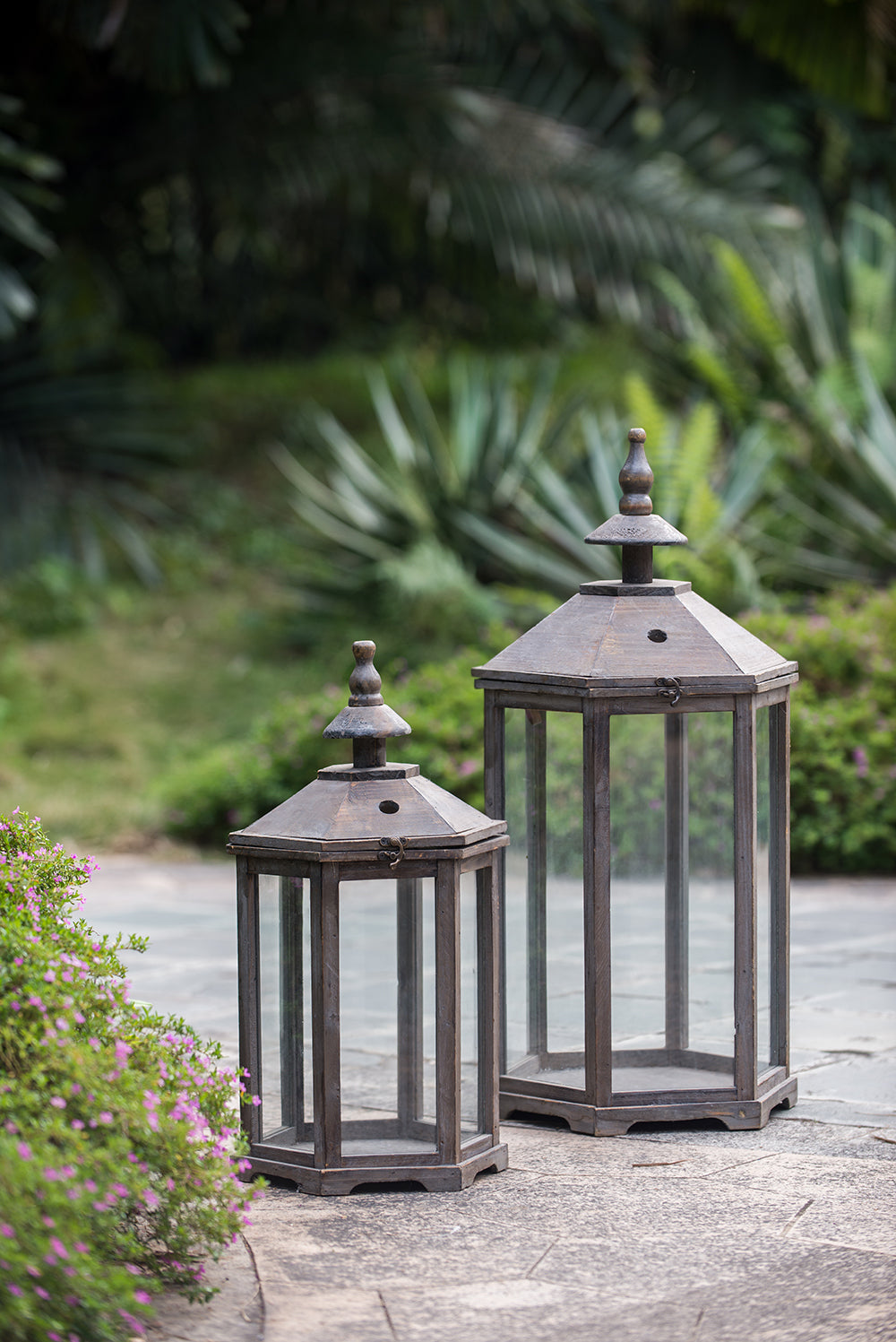 Set of 2 Graca Polygon Temple Garden Lanterns
