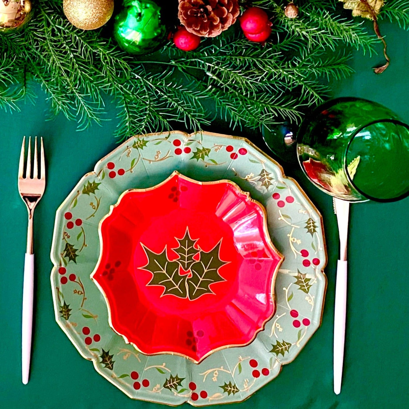 Classic Christmas Party Set, Serves 8, 24 Pieces